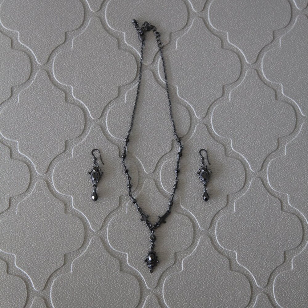 Vintage Le Chateau Jet Victorian-style jewellery set